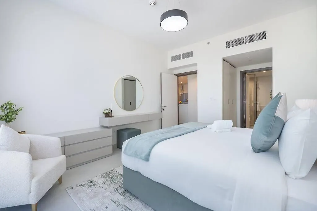 Vogue Al Wasl 1 Residence West 13Th Floor With Large Balcony For View Of Sheikh Zaid Road And One Za'Abeel Tower And Burj Khalifa, Walkable To Metro With Easy Access To Sheikh Zayed Road & Dubai World Trade Centre Apartment