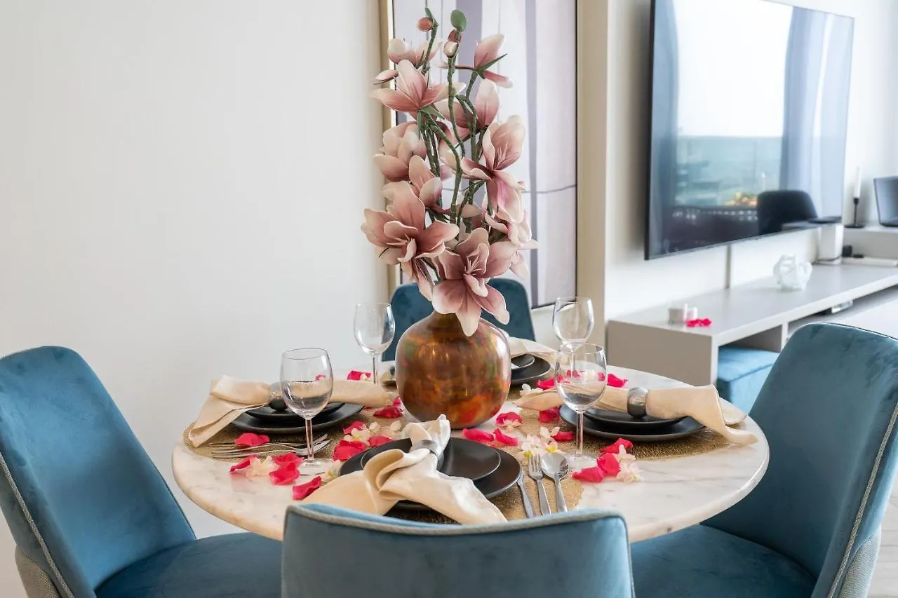 Apartment Vogue Al Wasl 1 Residence West 13Th Floor With Large Balcony For View Of Sheikh Zaid Road And One Za'Abeel Tower And Burj Khalifa, Walkable To Metro With Easy Access To Sheikh Zayed Road & Dubai World Trade Centre United Arab Emirates